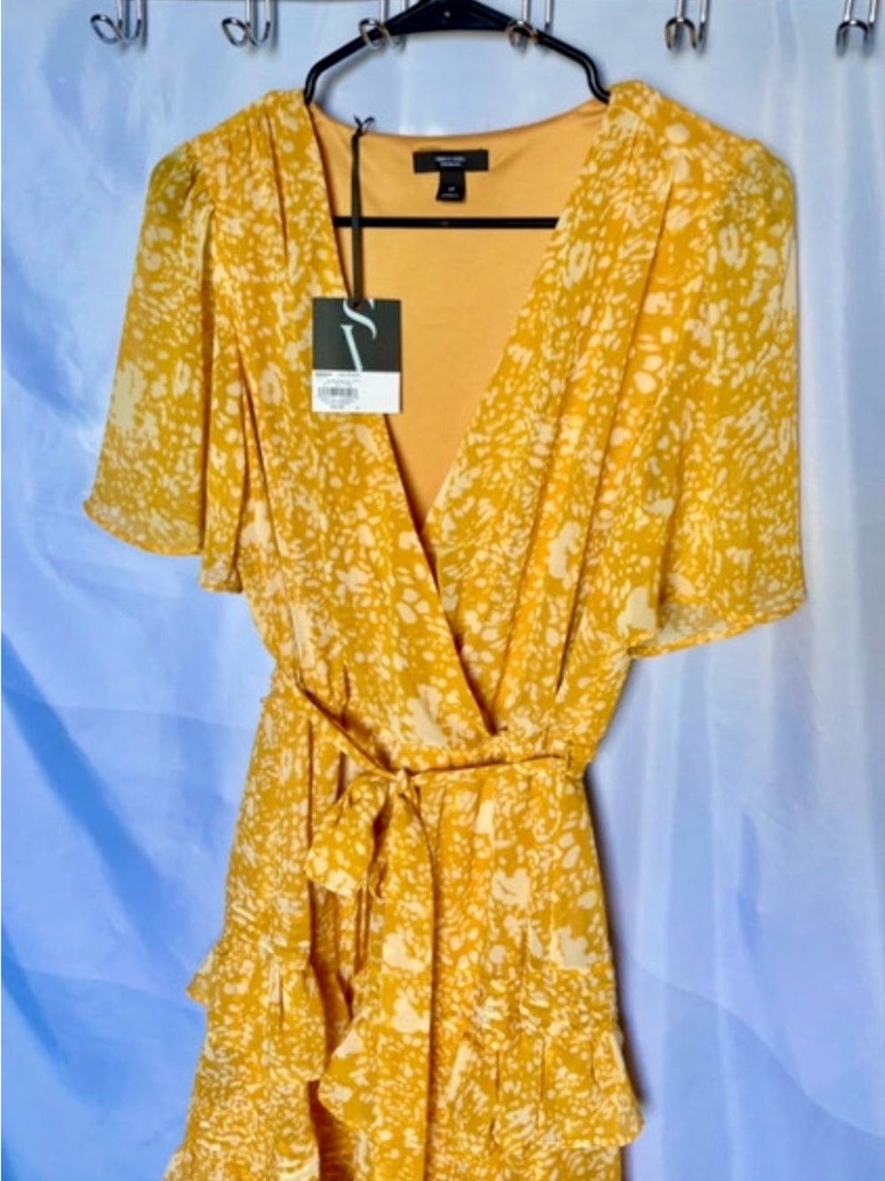 Simply Vera -Vera Wang Yellow Print Tiered Dress – Size Medium
